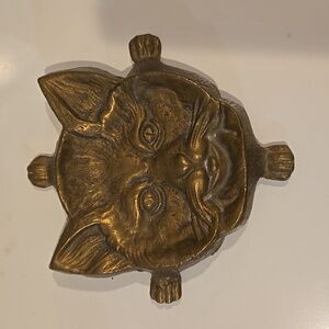 Vintage brass trinket dish with 4 legs fairy witch alter offerings plate
